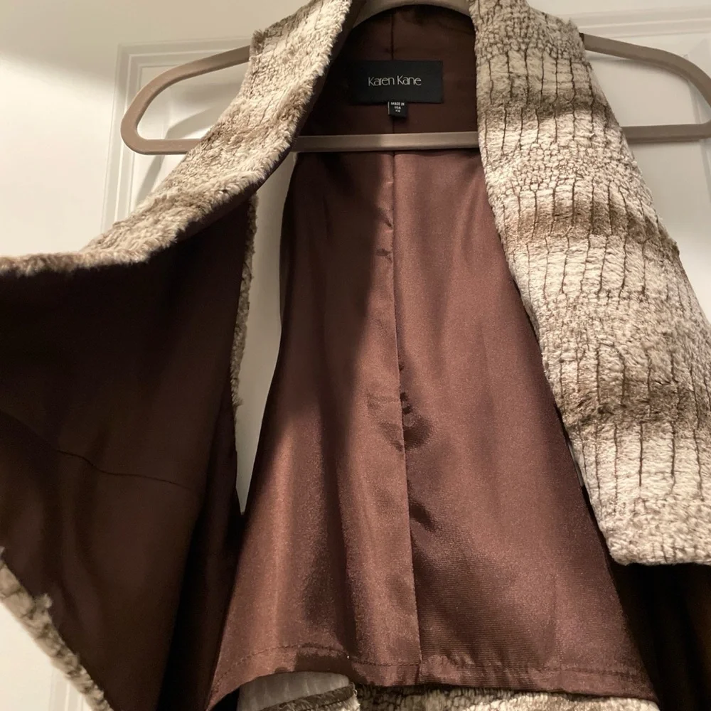 Karen Kane Faux Fur Women’s Vest Sz XS Brown Cream SnakeSkin Cabincore Waterfall - Picture 6 of 7